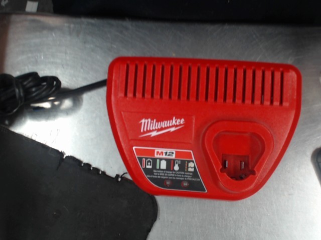 Chargeur milwaukee