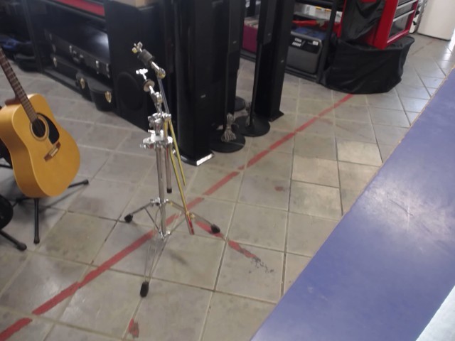 Pied de cymbale double network perc