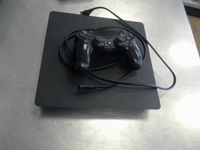Ps4 slim + 1 manette