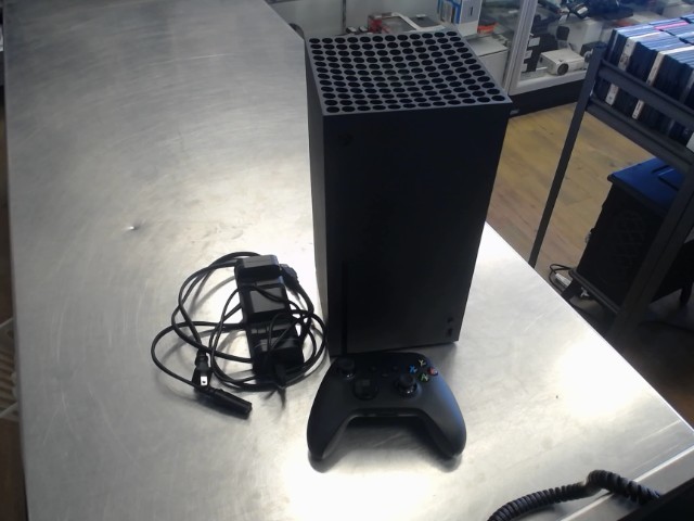 Xbox serie x avec mannette et chargeur