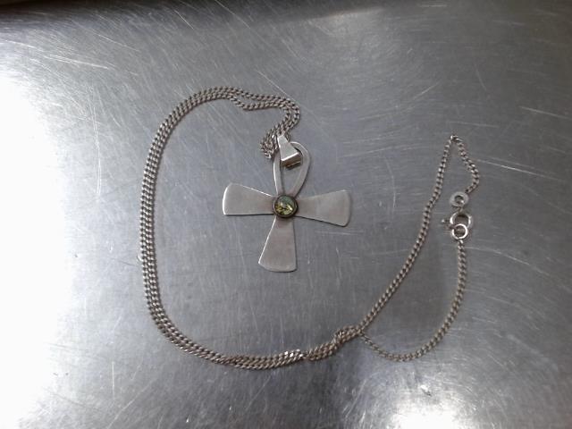 Chaine en argent breloque croix
