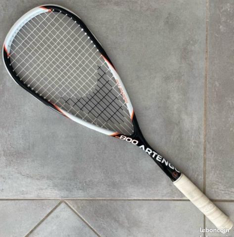 Raquette de tenis noir blanc orange