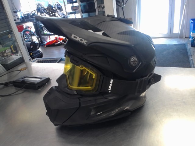 Casque de motoneige en bonne condition