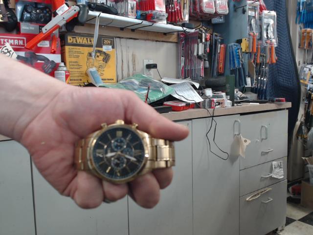 Montre fossil couleur or