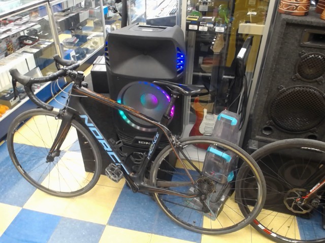 Velo ville noir et bleu