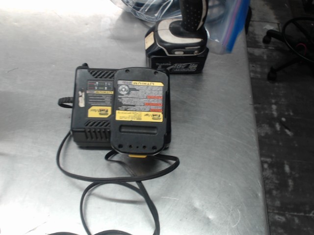 Batterie stantley avec chargeur