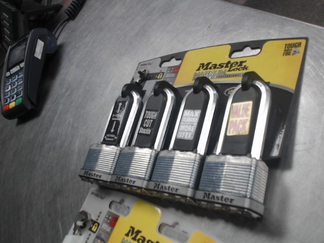 Set de cadenas neuf avec la cle 4 en 1