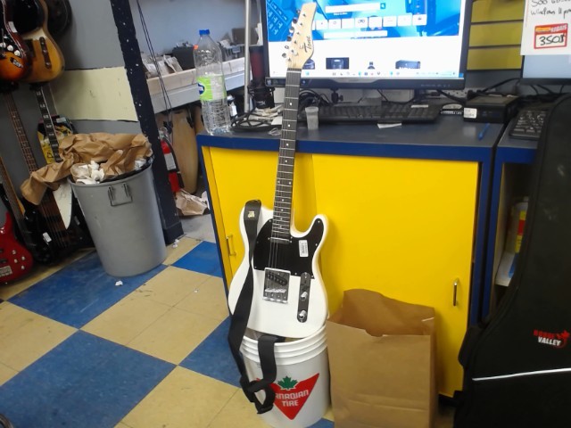 Guitare blanche