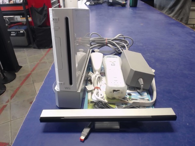 Console avec accessoire et wii sport