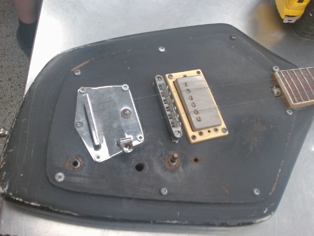 Guitare domino californian noir beat up