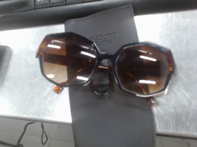 Lunette de soleil+case
