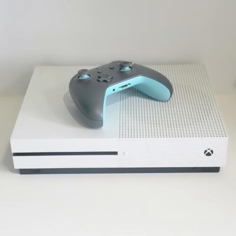 Xbox one s + man + fil