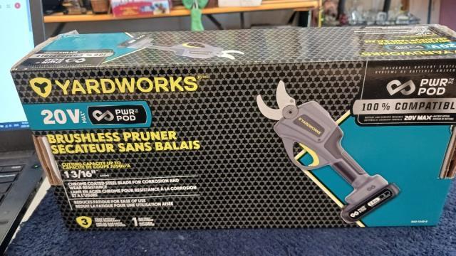 Brushless pruner 20v brand new