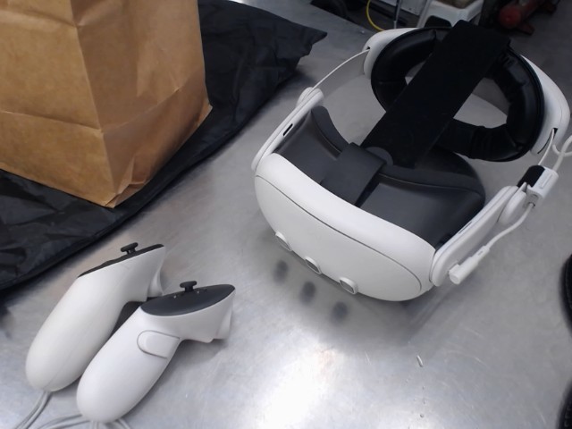 Oculus quest 3 +2manettes+fil+battery