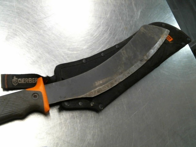 Machete noire et orange avec etui