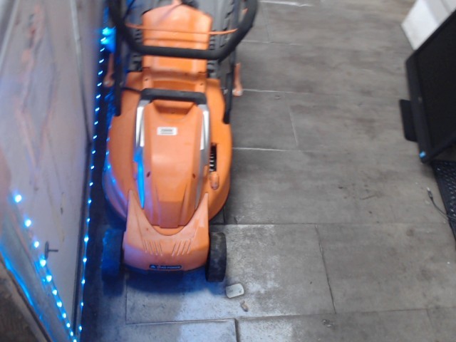 Tondeuse orange 13.5po