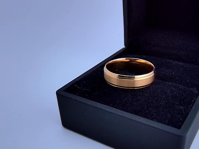 BAGUE EN OR 10KT