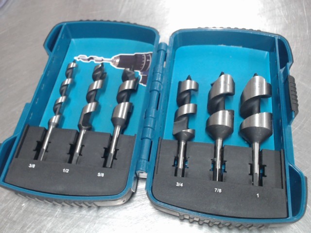 Kit de mache a bois dans case