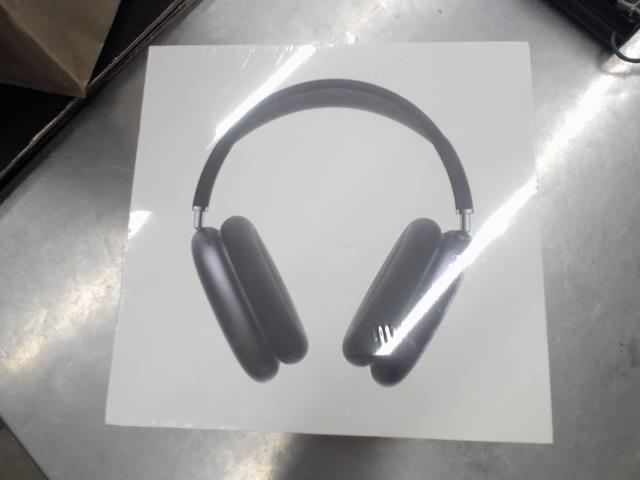 Fake airpods max