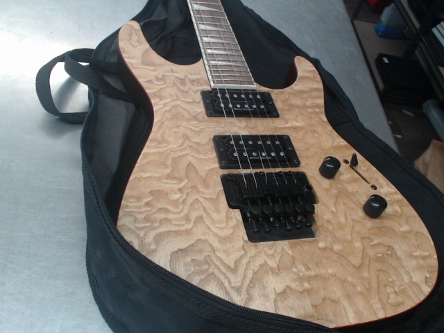 Guitare jackson electrique case mou