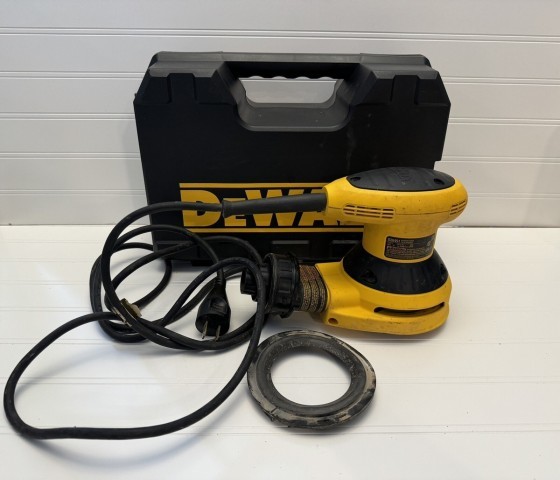 Palm sander dewalt a fils