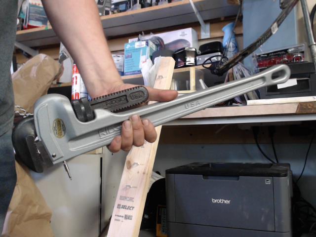 Pipe wrench