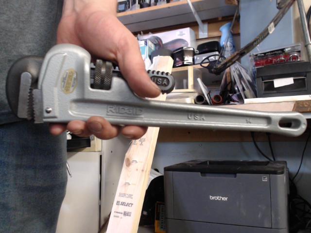Pipe wrench