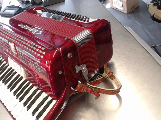 Accordeon rouge+case