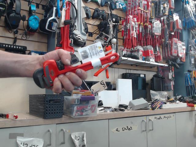 Pipe wrench
