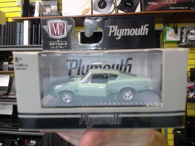 Voiture m2 440 cuba plymouth