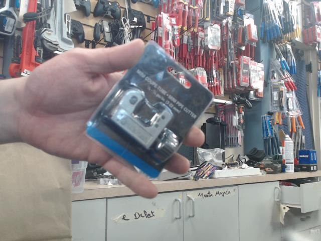 Mine pipe cutter