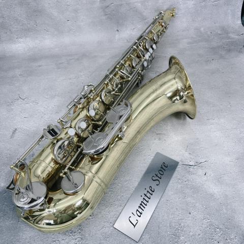 Saxophone dans case noir