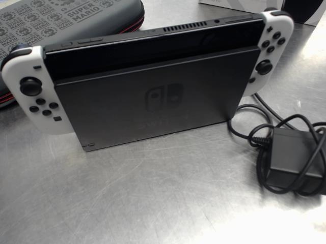 Console switch oled dans pochette