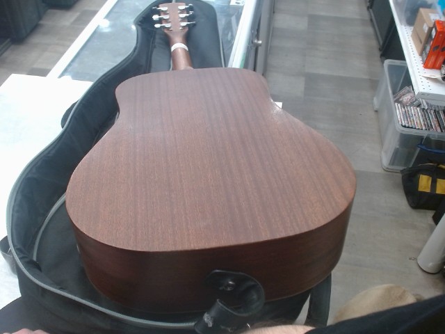 Guitare accoustique + softcase