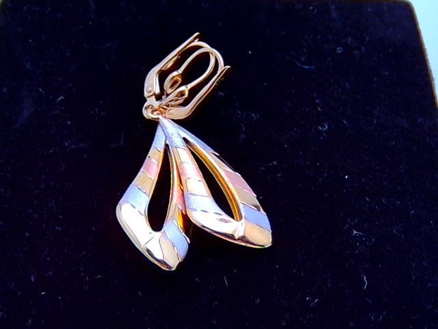 BOUCLES D OREILLES EN OR 10KT