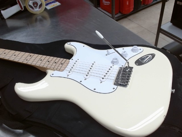 Guitare electrique squier ds case mou