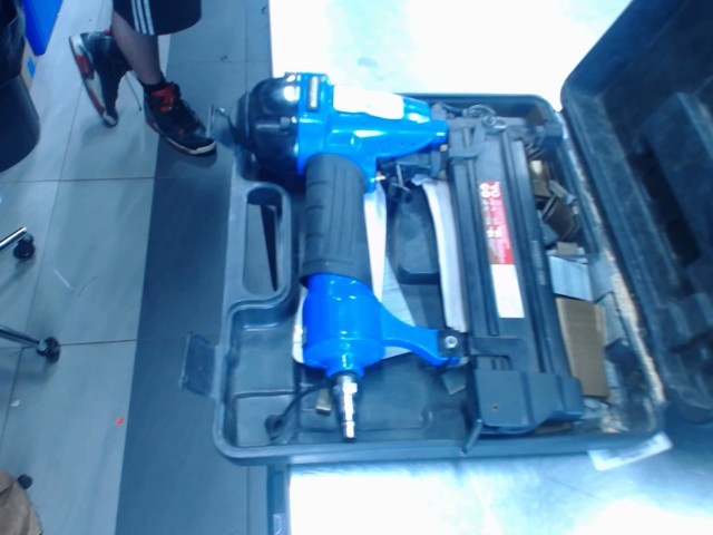 Cloueuse de finition mastercra
