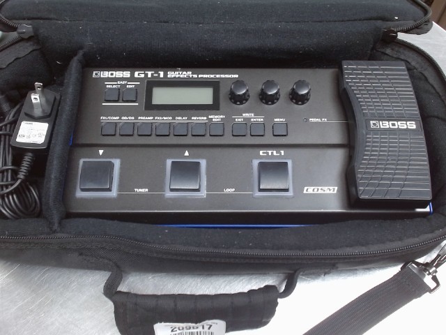 Pedale de guitare boss av fil