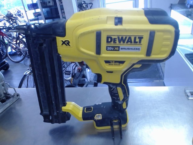 Cloueuse 18ga dewalt 20v tool only