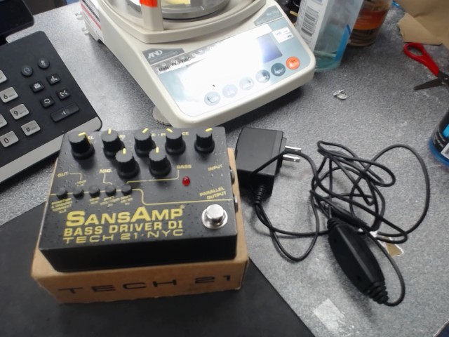 Pedal guitre avec ca boite + 9v cha