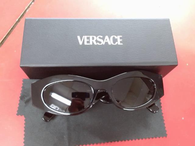 Lunette soleil noir+case(achat ici)