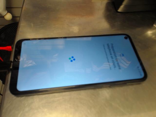 Samsung a 11 + cover + chargeur