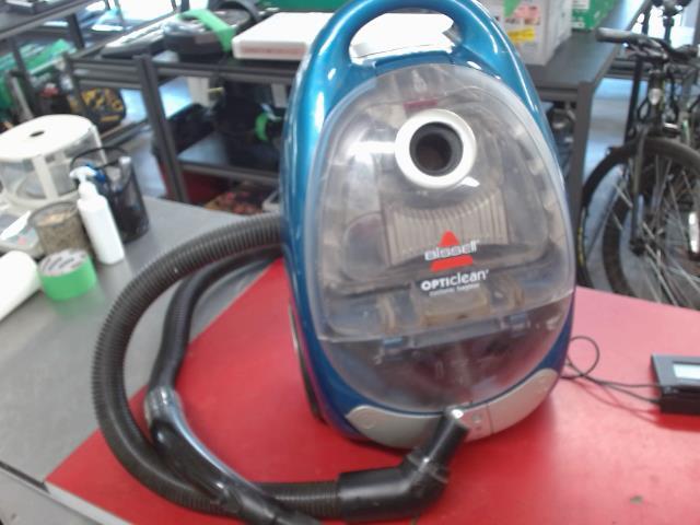 Aspirateur electrique avec embouts