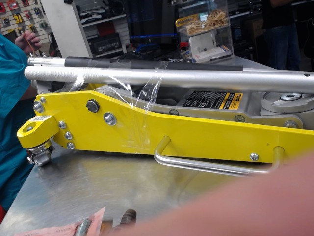 Hydraulic floor jack 3 tonnes vevor