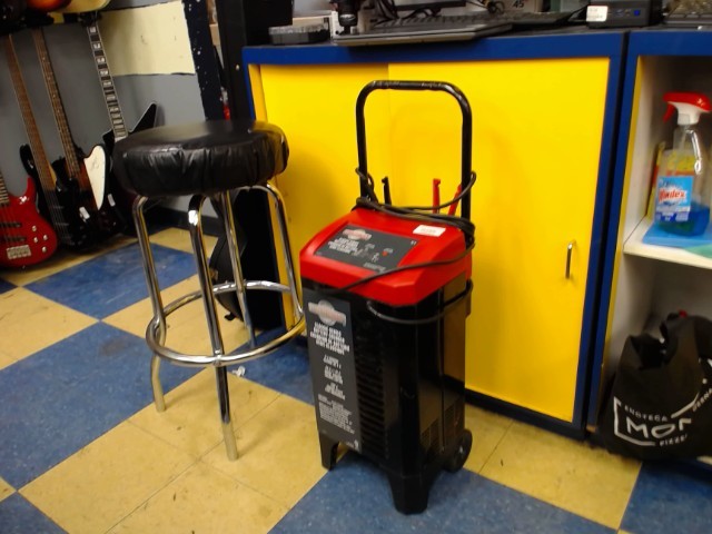 Motomaster classic smart battery charger