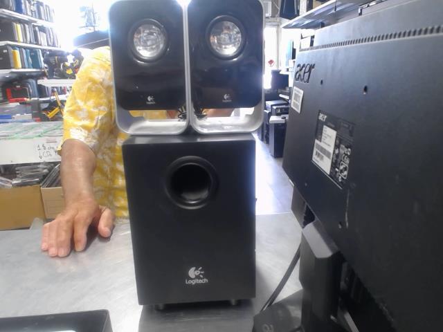 Kit logotech speaker x 2 et sub woofer