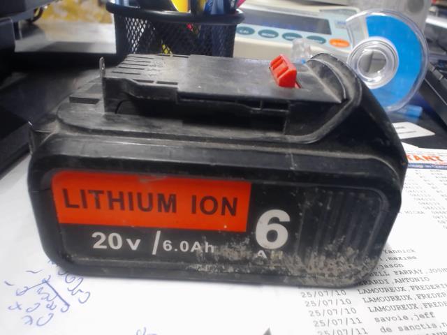 Fake battery dewalt dcb 206 20v