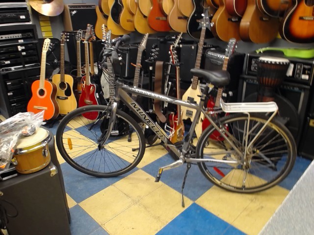 Velo gris tres bonne etas