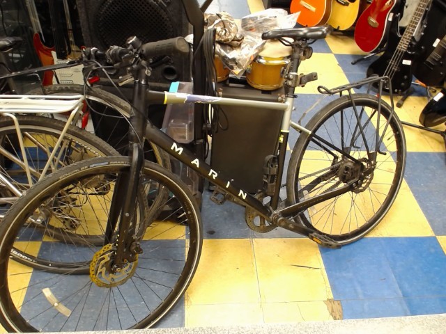 Velo frei a disque noire gris