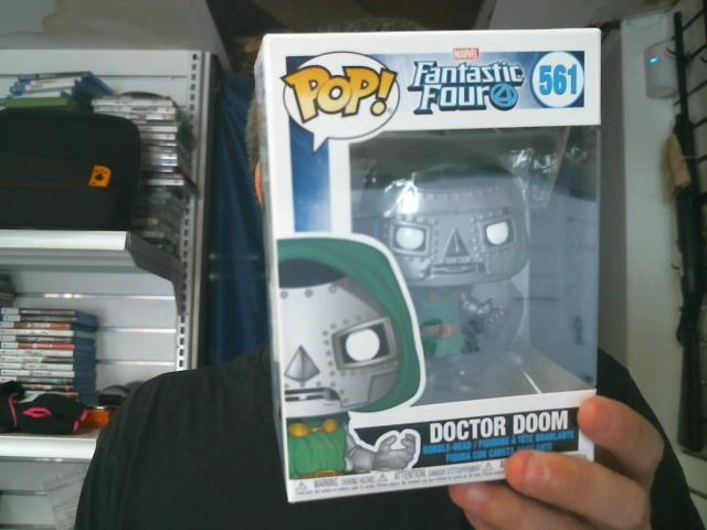 Figurine pop doctor doom